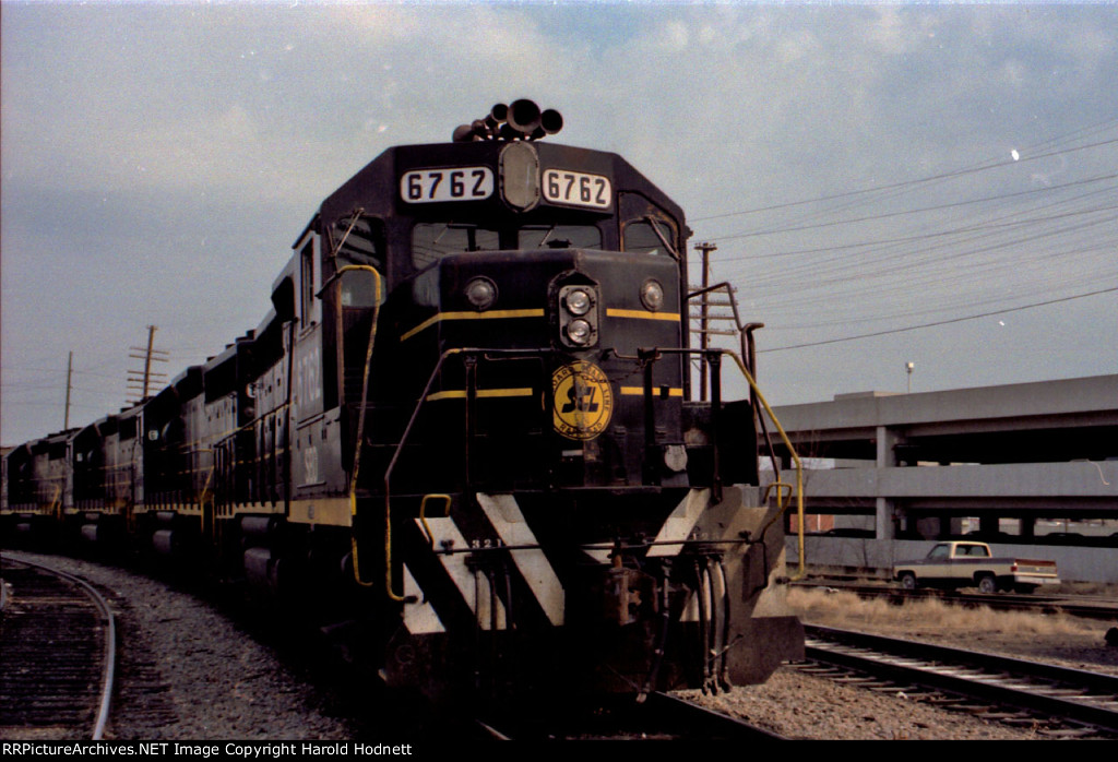 SBD 6762 on the point of a southbound train